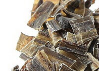 dried brownish herb slice segments of Earthworm are piled together