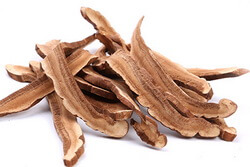 quelques tranches d herbes de Ganoderma rouge