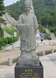 a stone statue of Zhang Jingyue