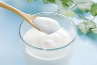 Eat yogurt on an empty stomach
